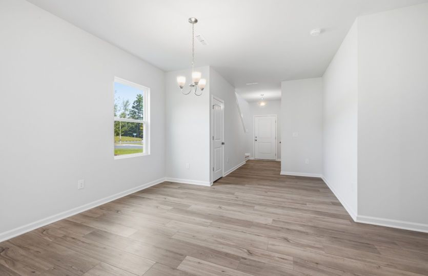 Murray #122 - Separate Dining Area