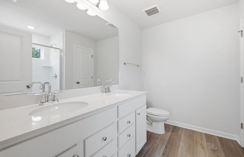 Murray #122 - Owner's Bath