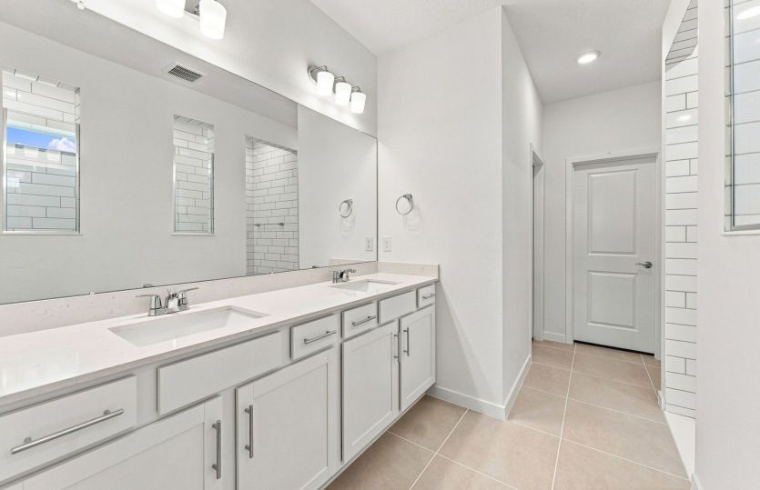 Owner's Bath w/Dual Sinks