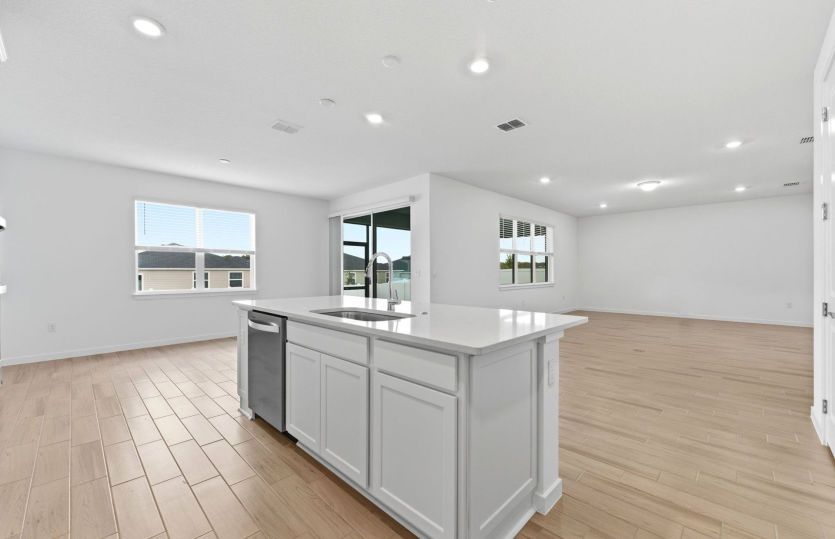Center Island w/Storage