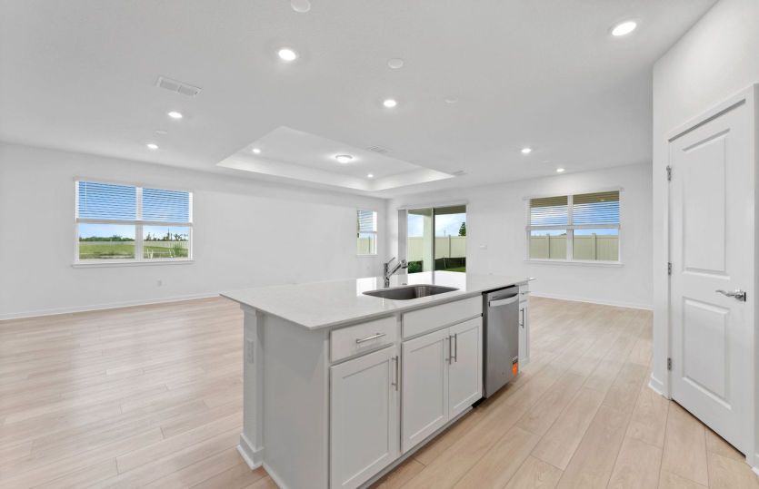 Center Island w/Storage