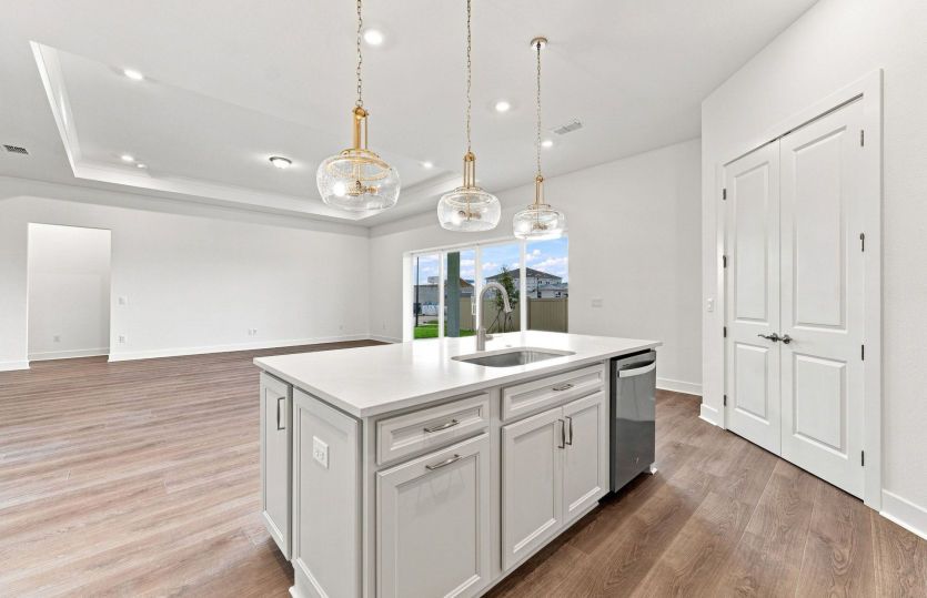 Center Island w/Storage