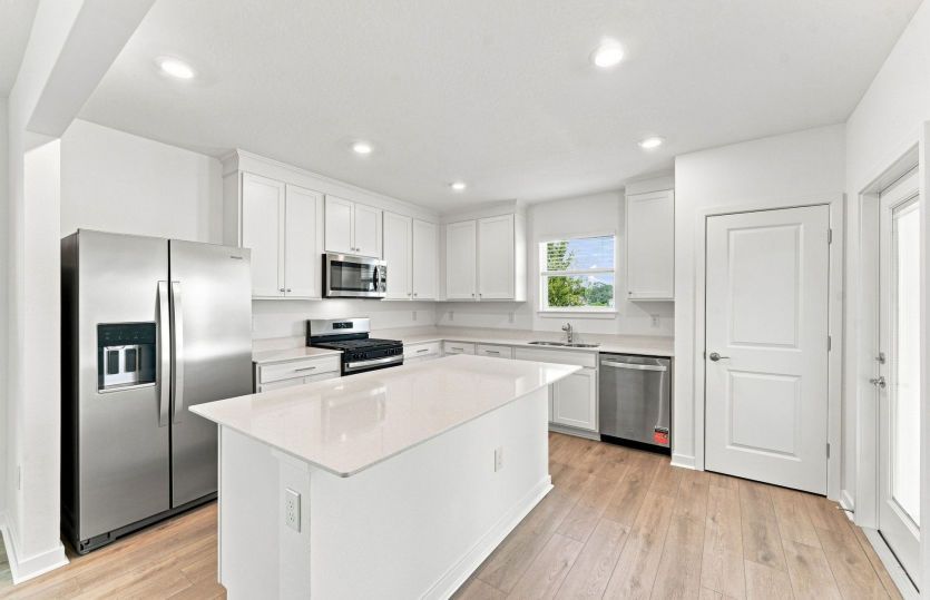 Stylish Kitchen w/Whirlpool Stainless Steel Appliances