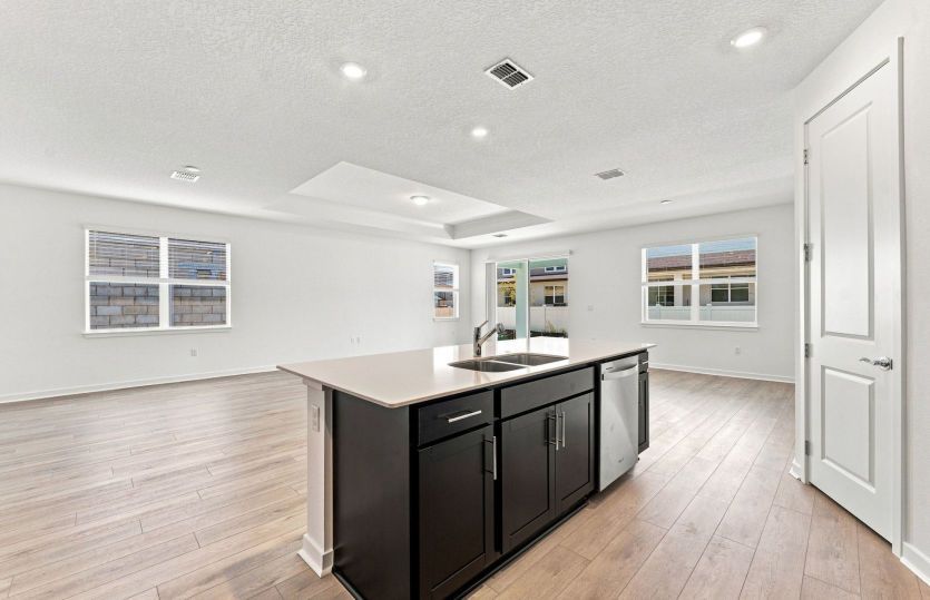 Center Island w/Storage