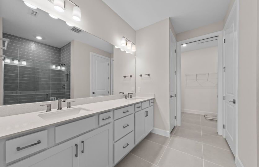 Owner's bathroom with dual-sink vanity