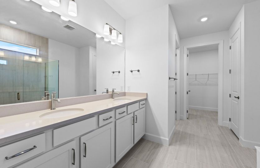 Owner's bathroom with dual-sink vanity