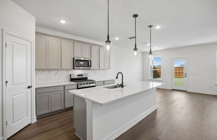 Beautiful pendent lighting in kitchen