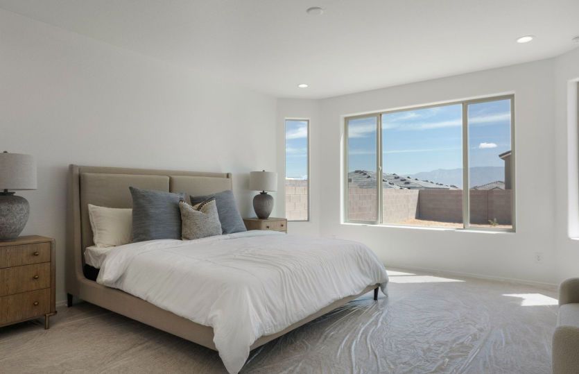 Large owner's suite with bay window upgrade