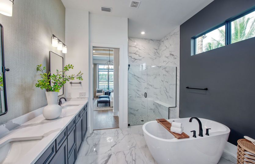 Owner's bathroom with dual-sink vanity