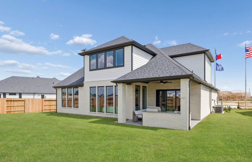 Lindale Exterior