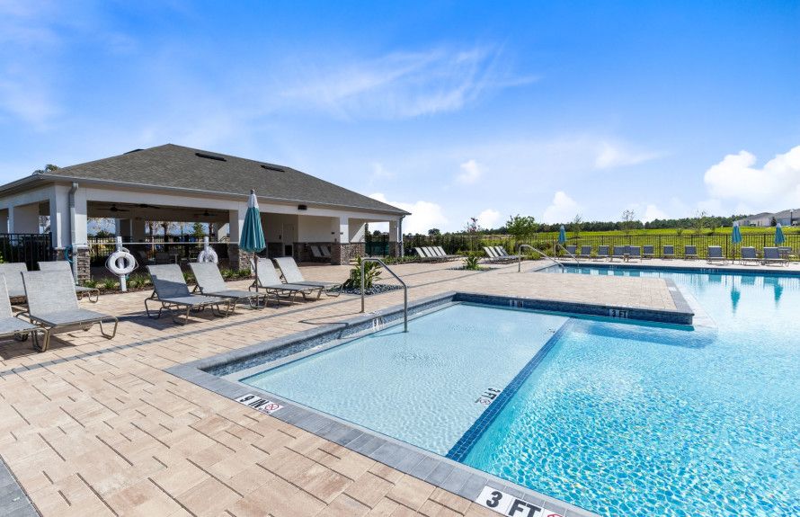 Gorgeous Pool with Sun Shelf