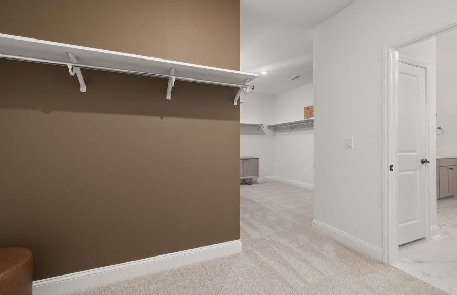 Large Walk-in Owner's Closet