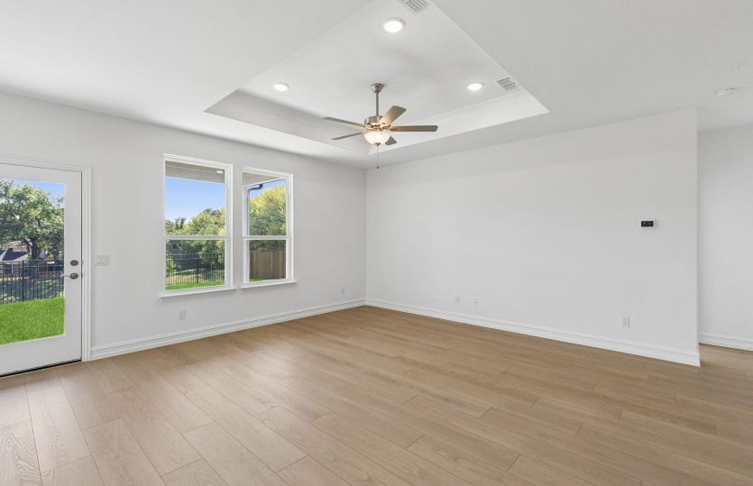 Tray ceiling in living  room
