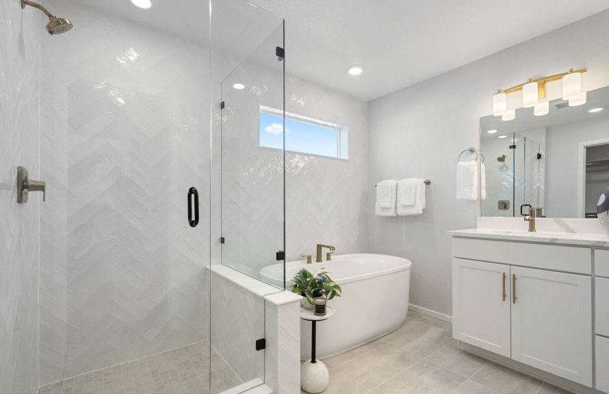 Loyola Model -Owner's Bathroom