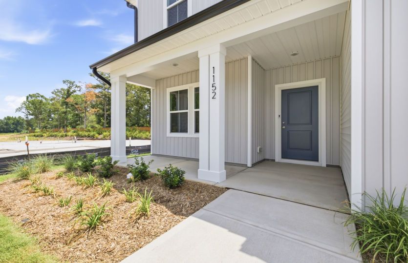 Aspire #13 Welcoming Front Porch