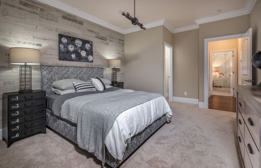 Bedroom 2 w/walk-in closet