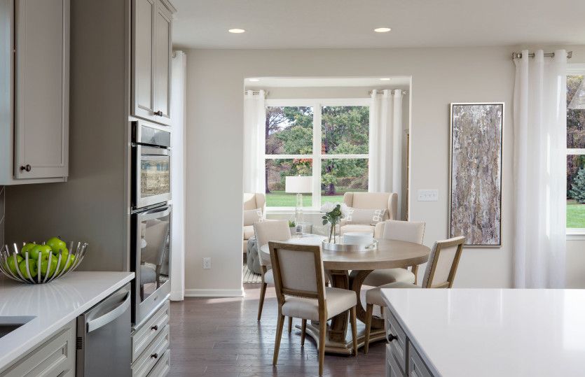 Cozy Breakfast Nook/Café Next to Kitchen