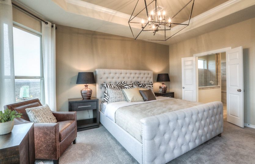 Owner's suite with optional bay window