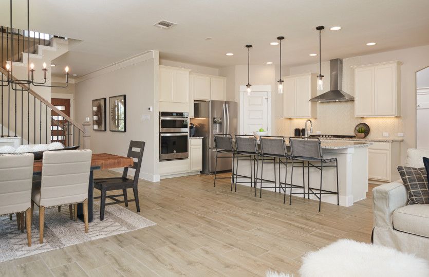 Dining Area & Kitchen