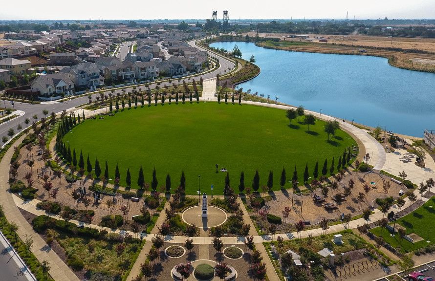 Beautiful lakeside amenities