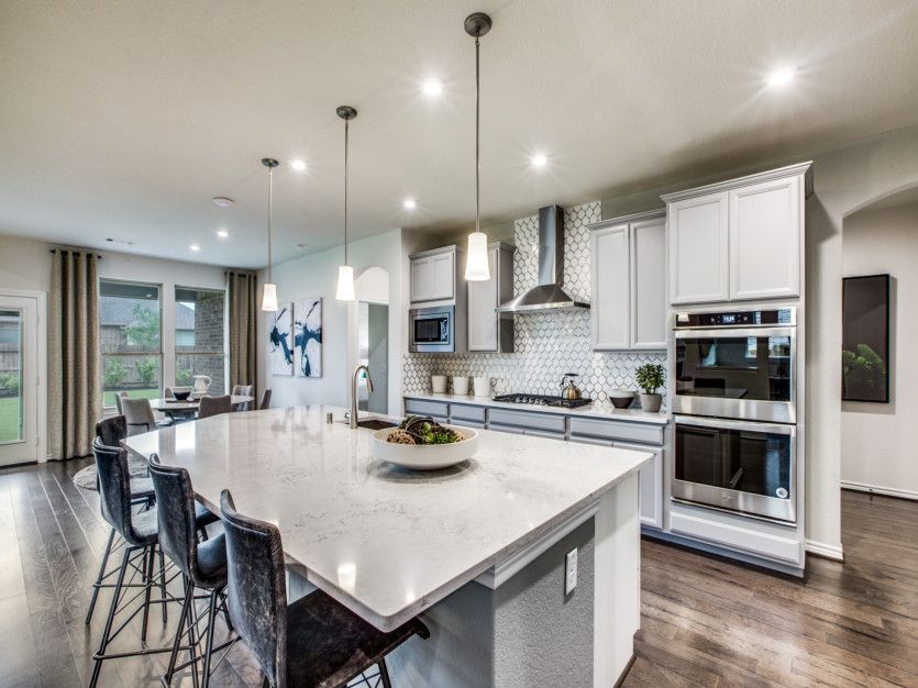 Kitchen Island with Eat-In Bartop