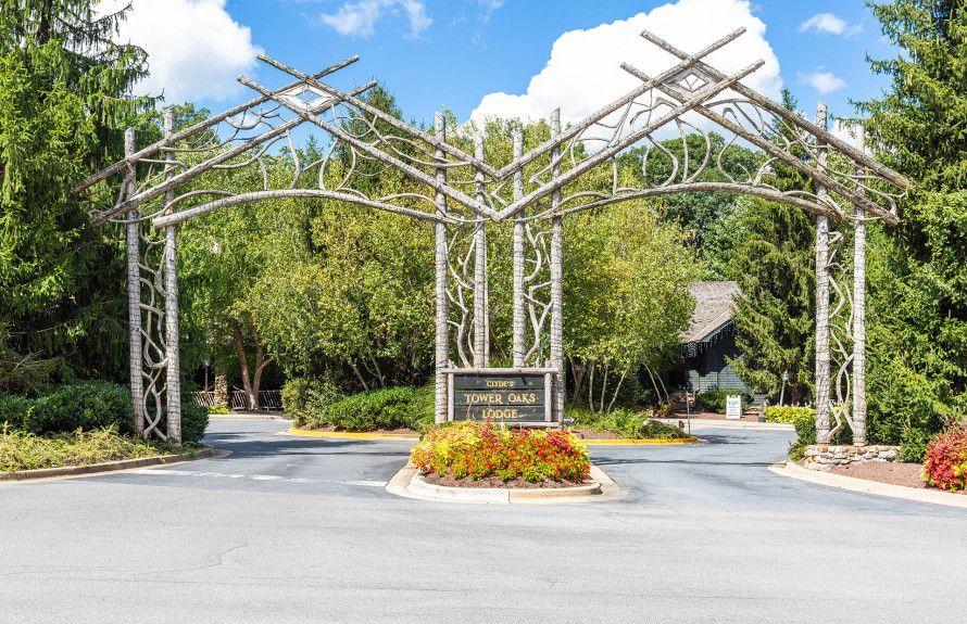 Clyde's Tower Oaks Lodge