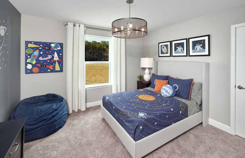 Secondary guest bedroom with decorative lighting