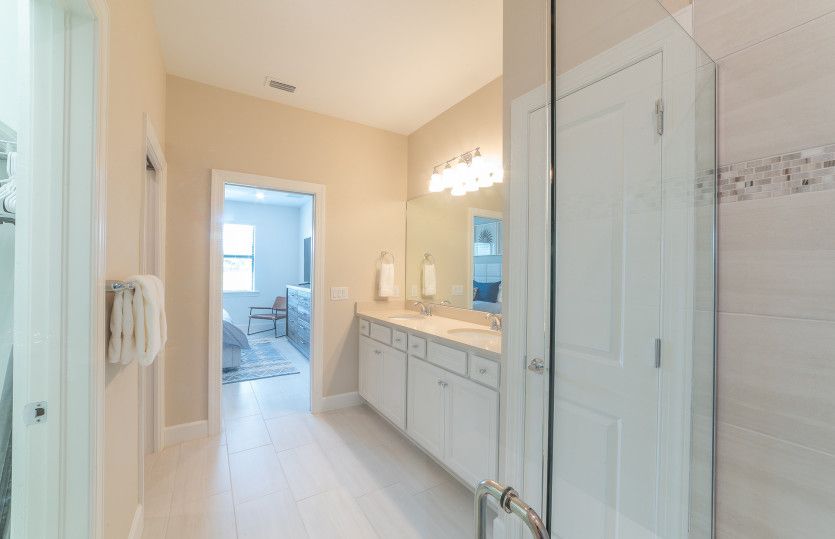 Owner's bath with dual sink vanity