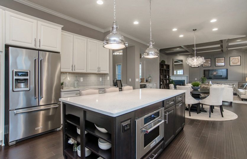 Spacious Center Kitchen Island