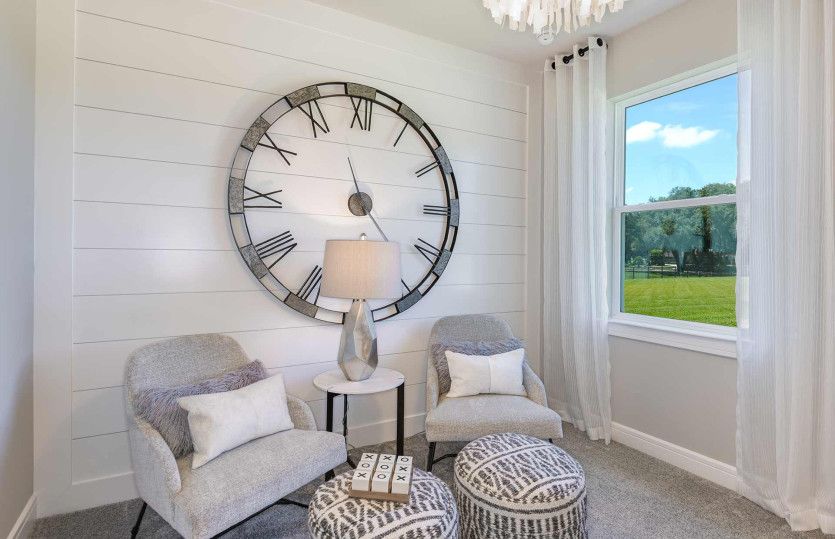 Flex room, ideal for home office or den