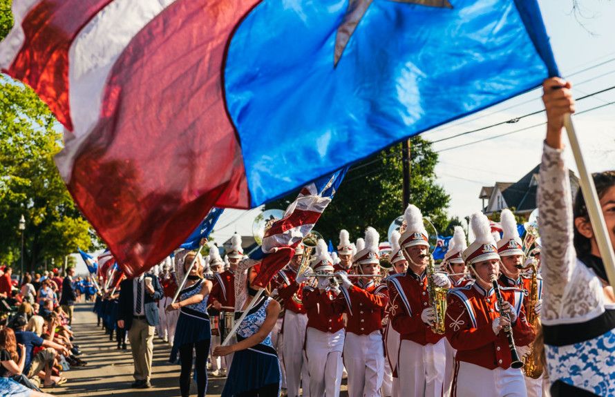 Arts in the Alley Parade