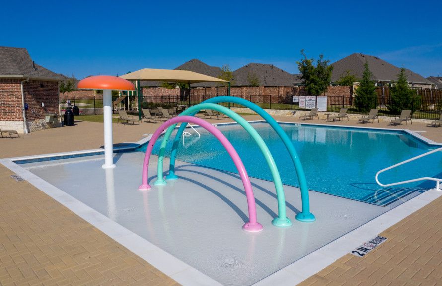 Splash pad in pool