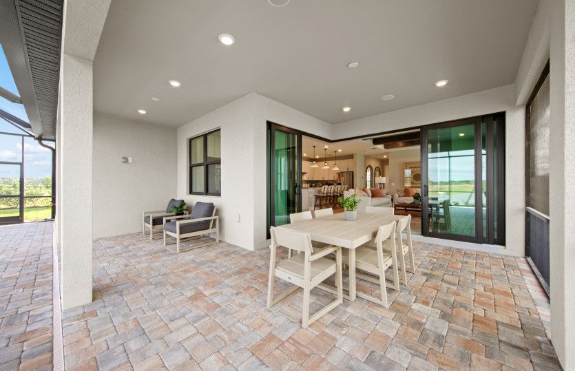 Covered lanai - perfect for outdoor entertaining