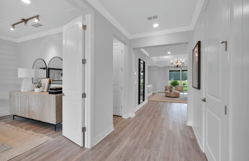 Ashby | Foyer
