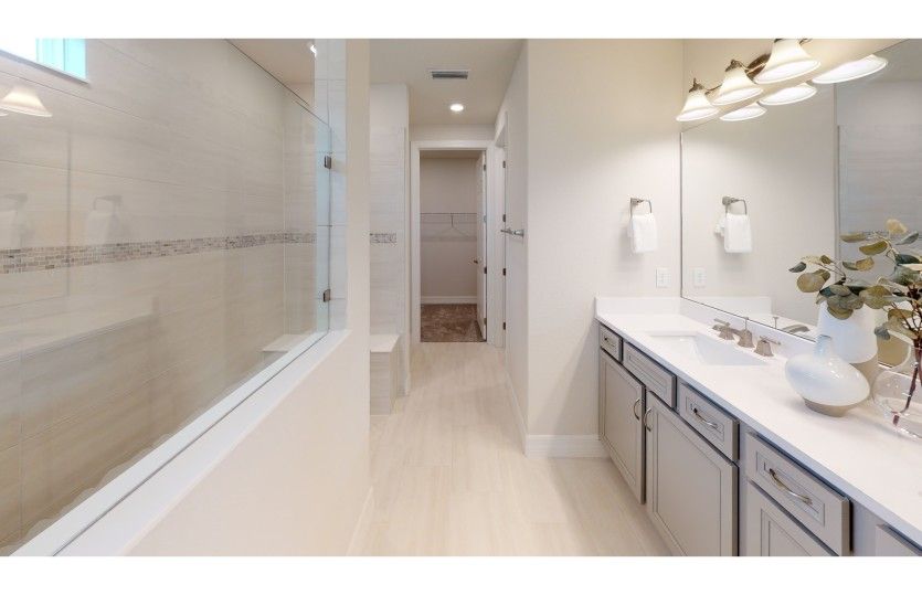 Mystique Grand Owner's Bath