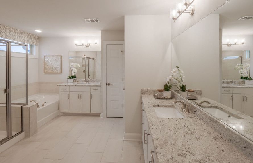 Northridge Owner's Bath