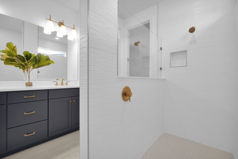 Easley | Owner's Bathroom