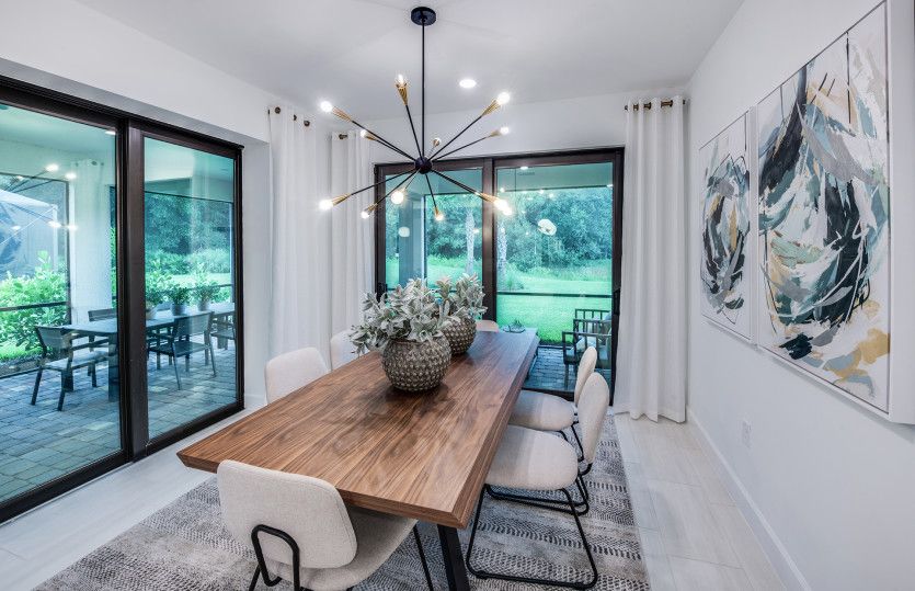 Café dining space with zero-corner slider to lanai