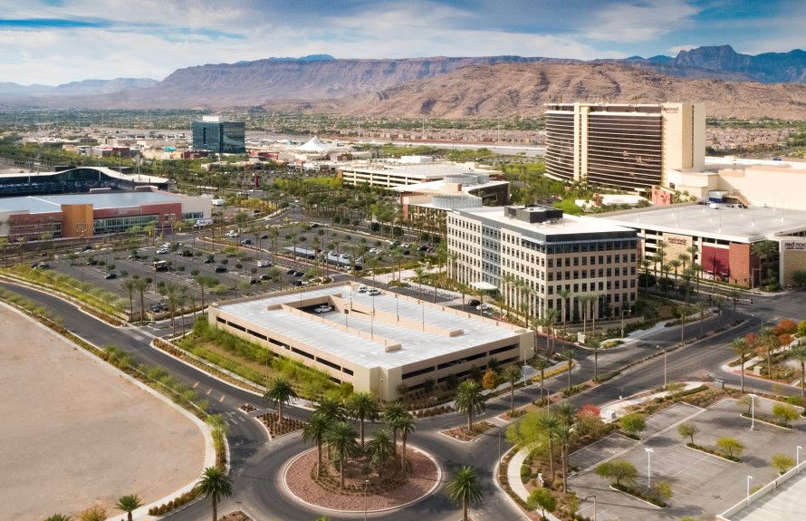 Minutes from Attractions