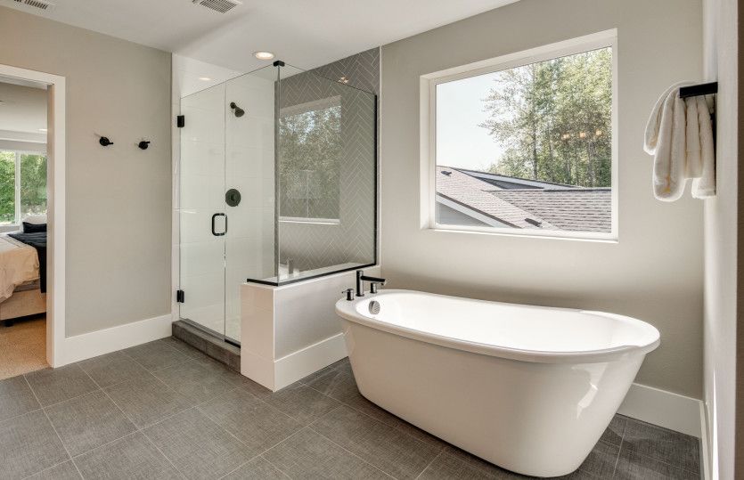 Freestanding tub