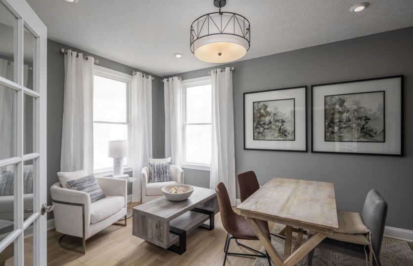 Large flex space for office/study