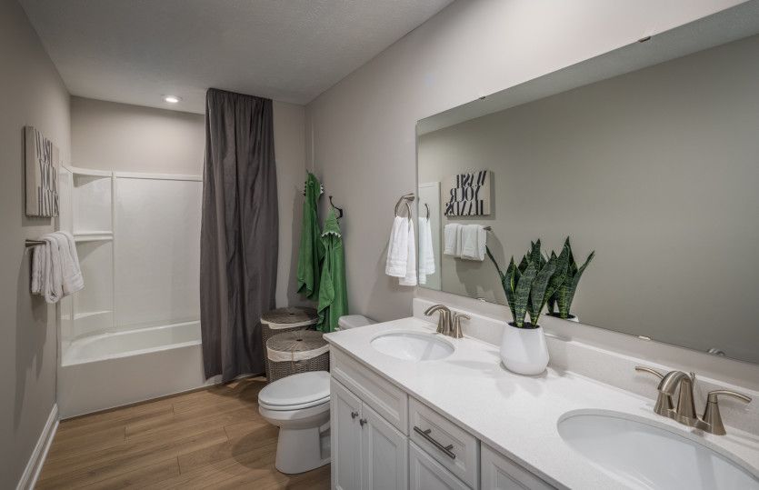Kid's or guest bath w/ optional double sink