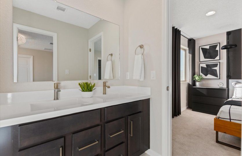This connecting bathroom is perfect for siblings to share.