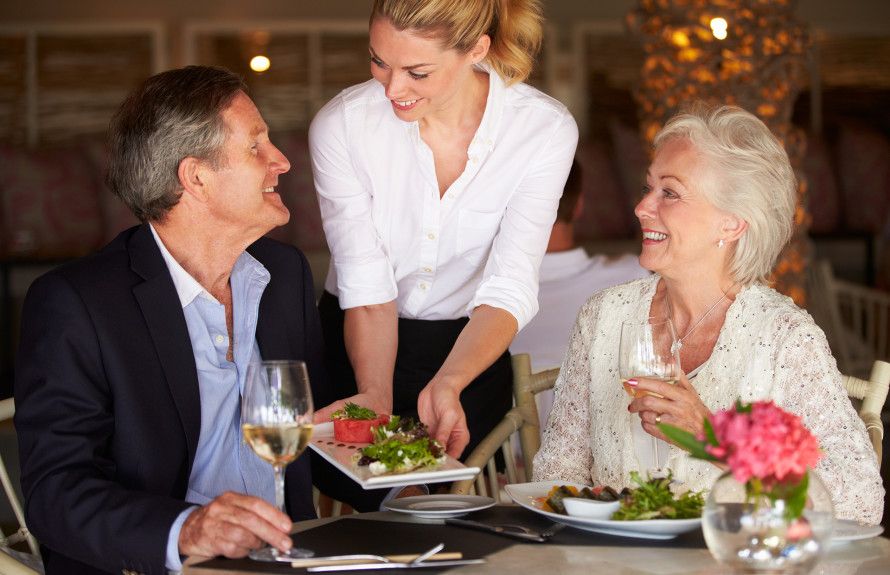 Nearby Dining & Entertainment