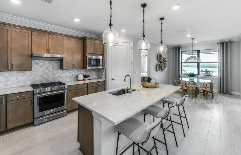 Kitchen with decorative back-splash and large center island
