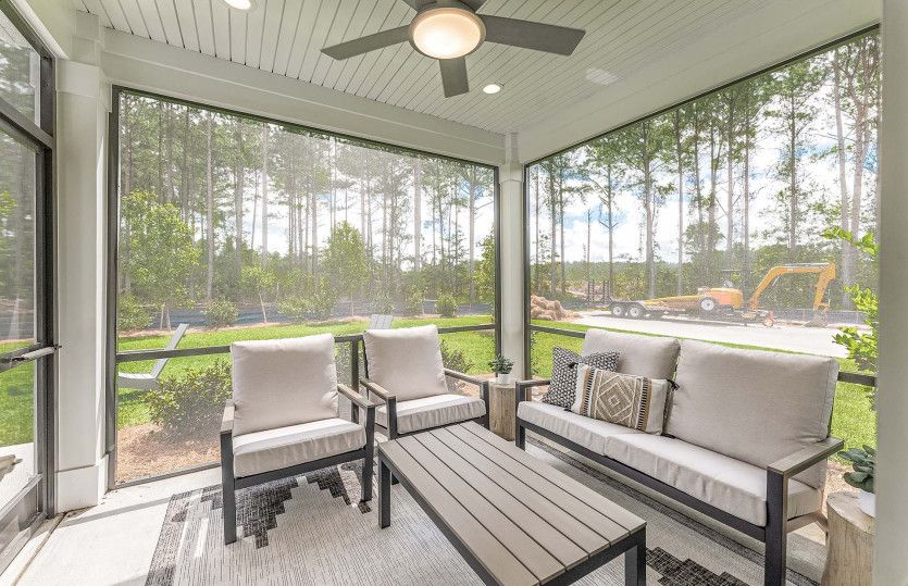 Large screen porch