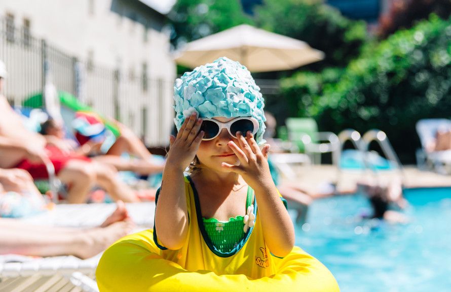 Outdoor Pool & Tanning Ledge
