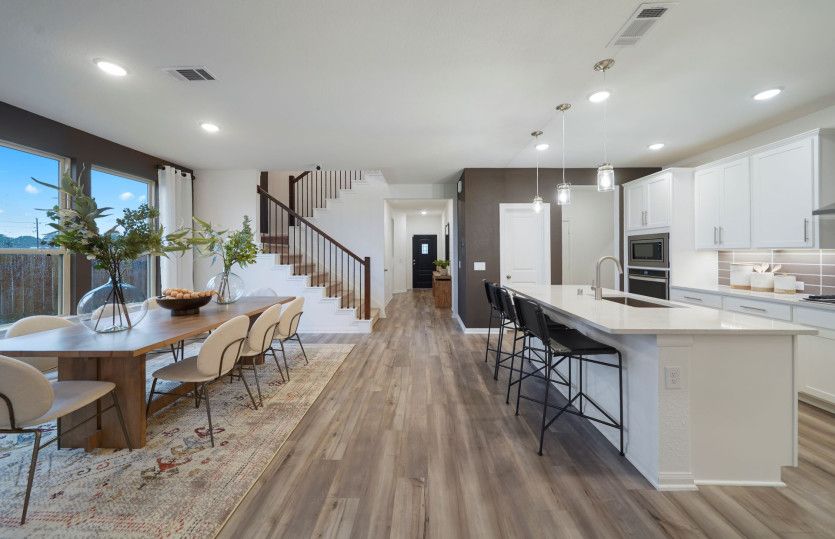 Kitchen & Dining Space