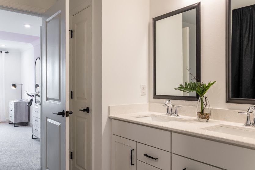 Bathroom 2 with Double Bowl Vanity