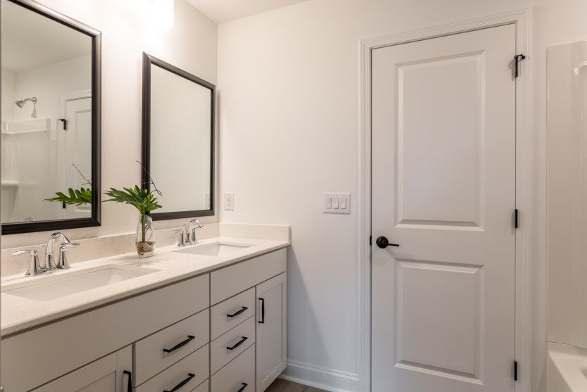Bathroom 2 with Double Bowl Vabnity